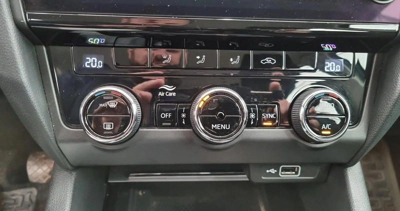 Skoda Octavia cena 53900 przebieg: 144109, rok produkcji 2019 z Lesko małe 277